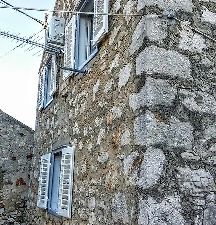 Old Stone House *